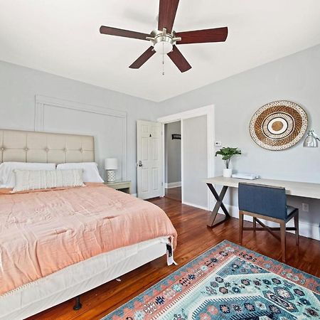 Cozy Up In 5Br Apt Near Charming Oak Square ボストン エクステリア 写真