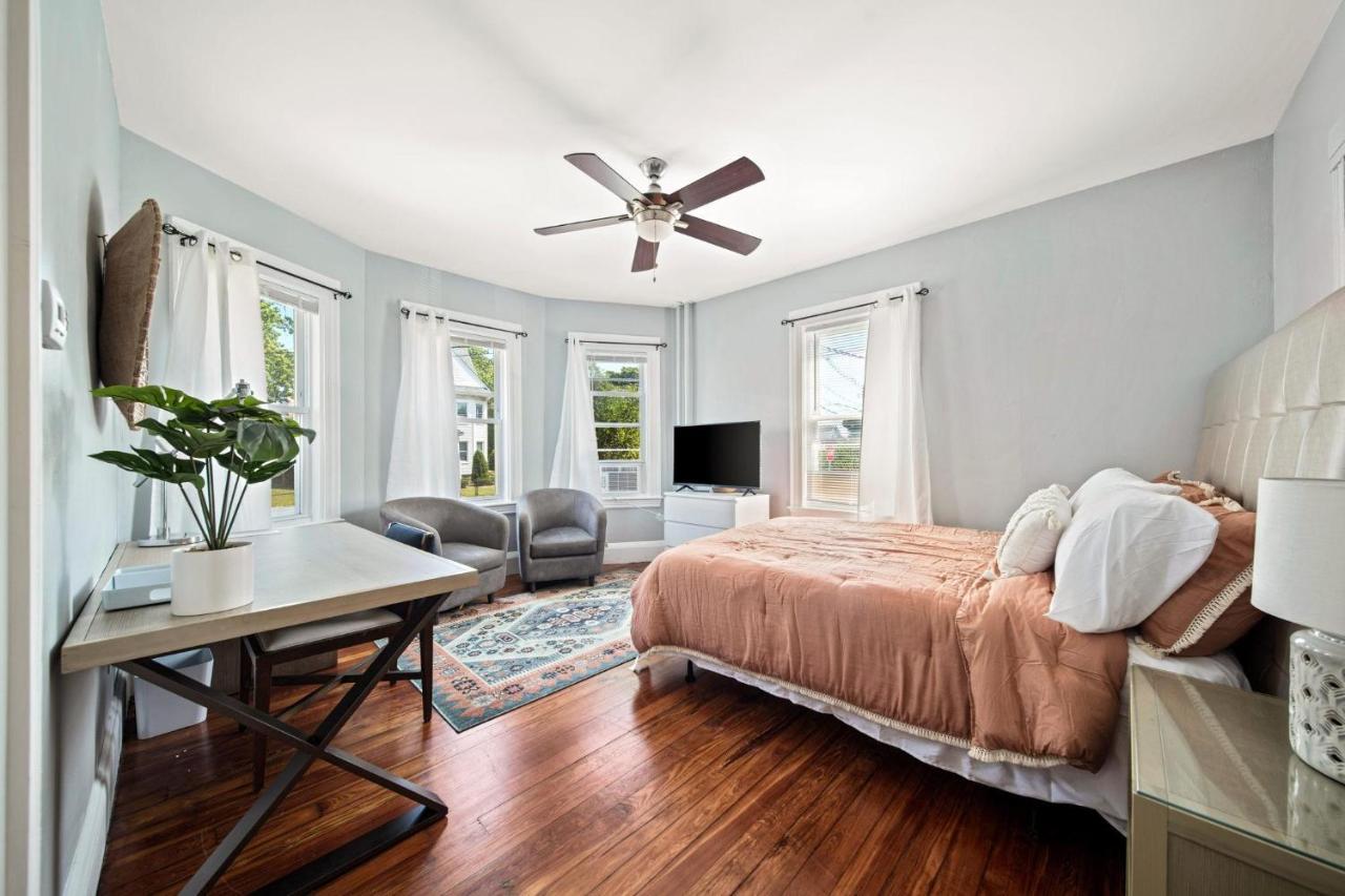 Cozy Up In 5Br Apt Near Charming Oak Square ボストン エクステリア 写真