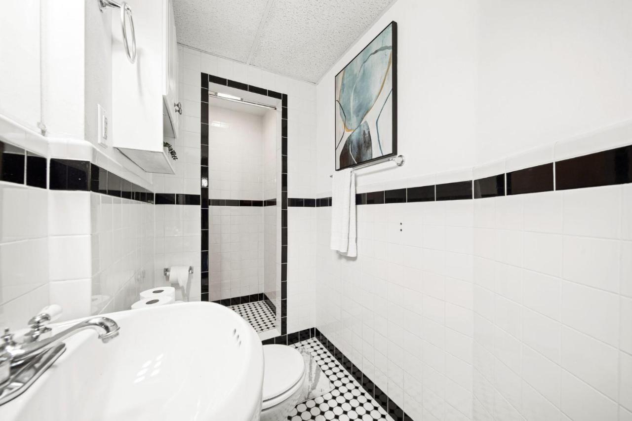 Cozy Up In 5Br Apt Near Charming Oak Square ボストン エクステリア 写真
