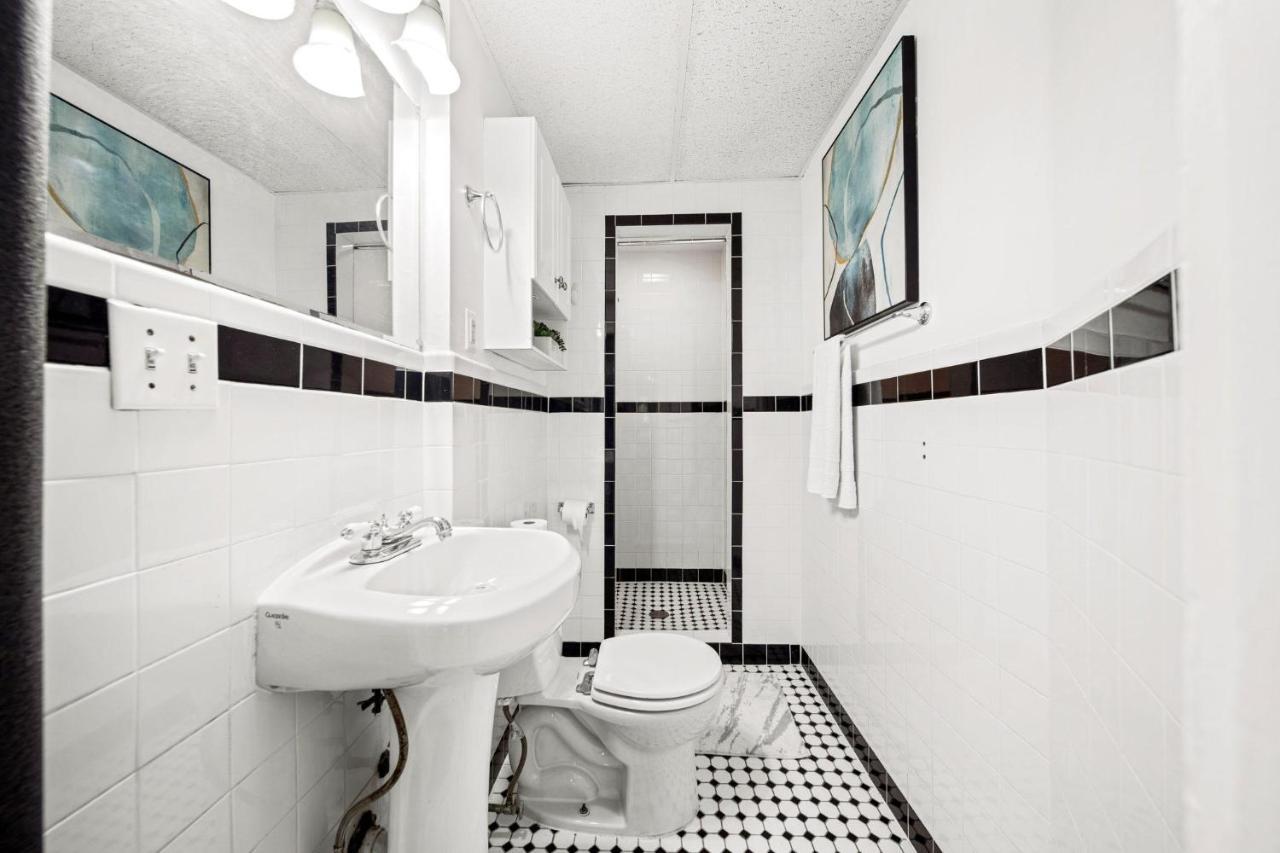 Cozy Up In 5Br Apt Near Charming Oak Square ボストン エクステリア 写真