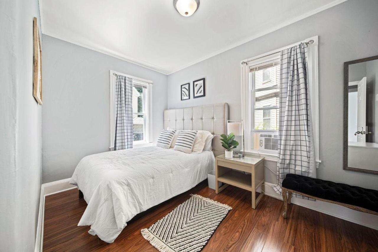 Cozy Up In 5Br Apt Near Charming Oak Square ボストン エクステリア 写真