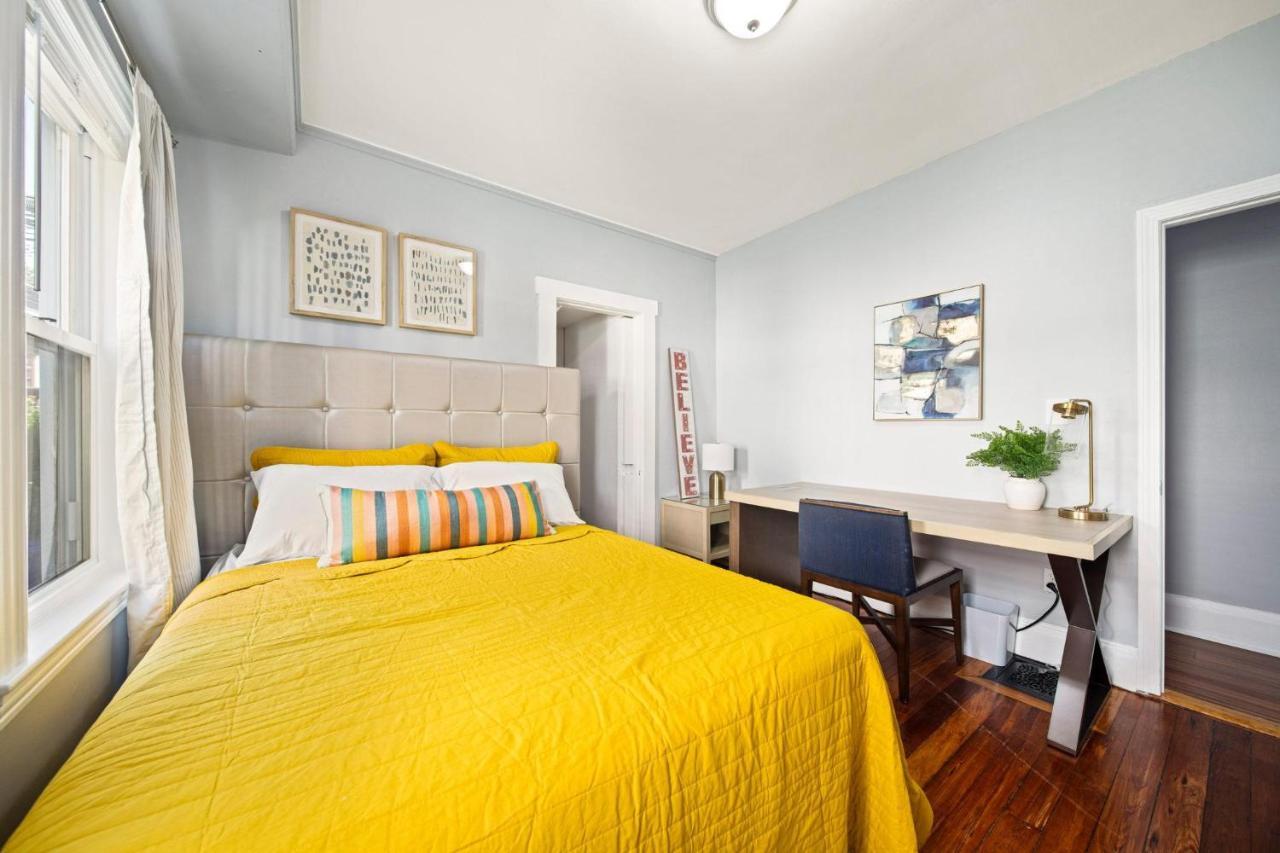 Cozy Up In 5Br Apt Near Charming Oak Square ボストン エクステリア 写真